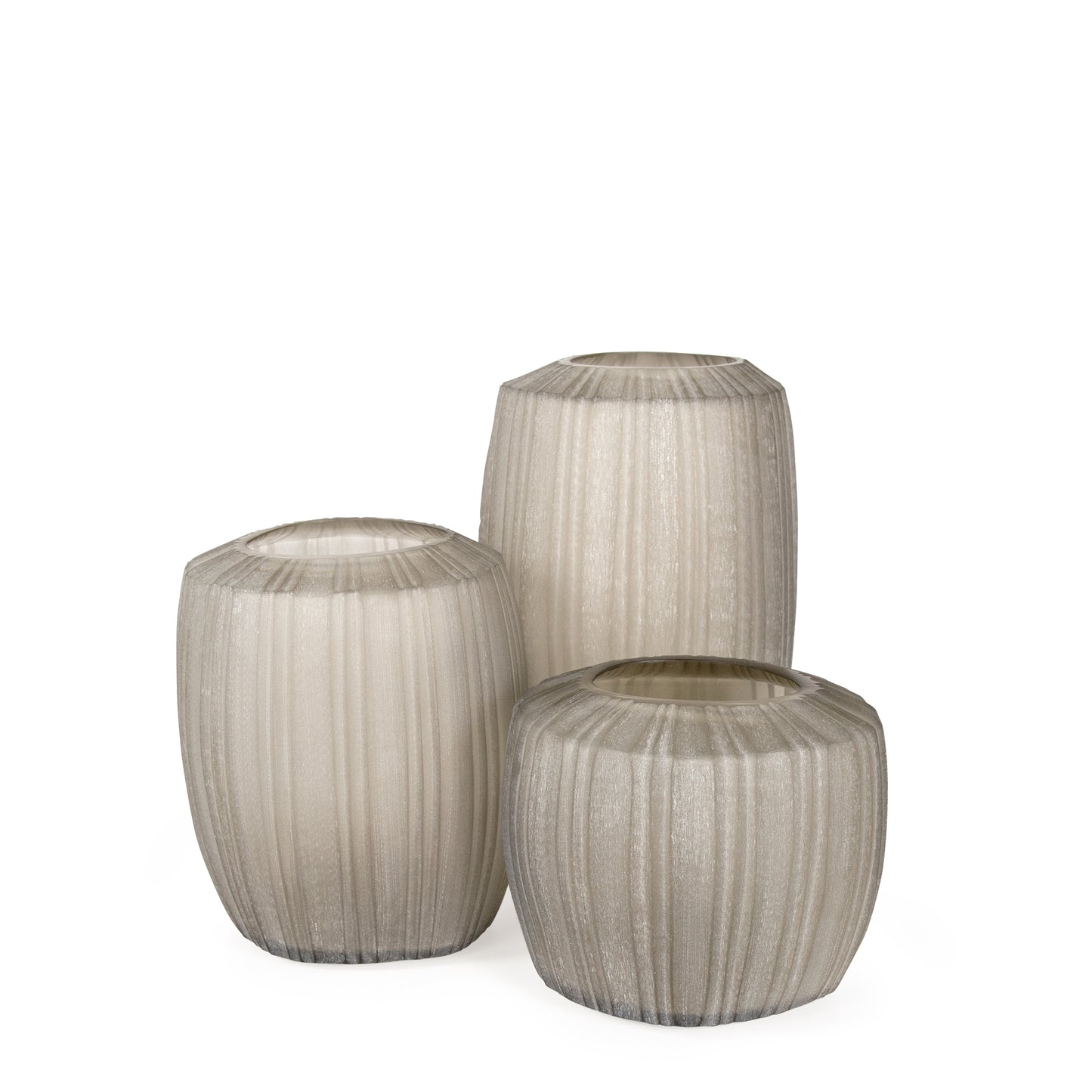 Guaxs Malibu vaas van beige mondgeblazen glas, 28 cm hoog, met verticale lijnen in Japandi-stijl.