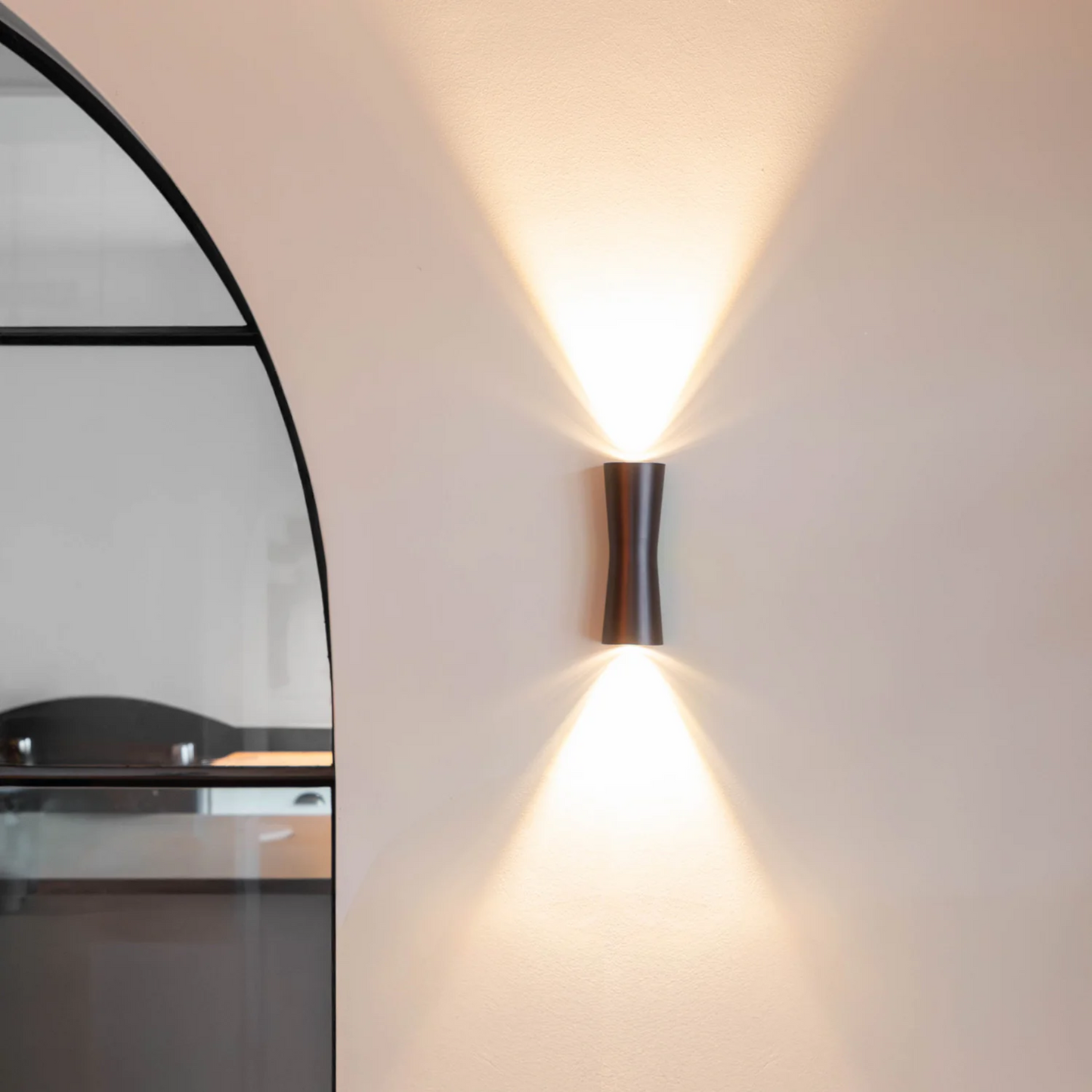 Valenzo wall lamp 20x7x5.5 cm – Luxurious design lamp in brushed bronze