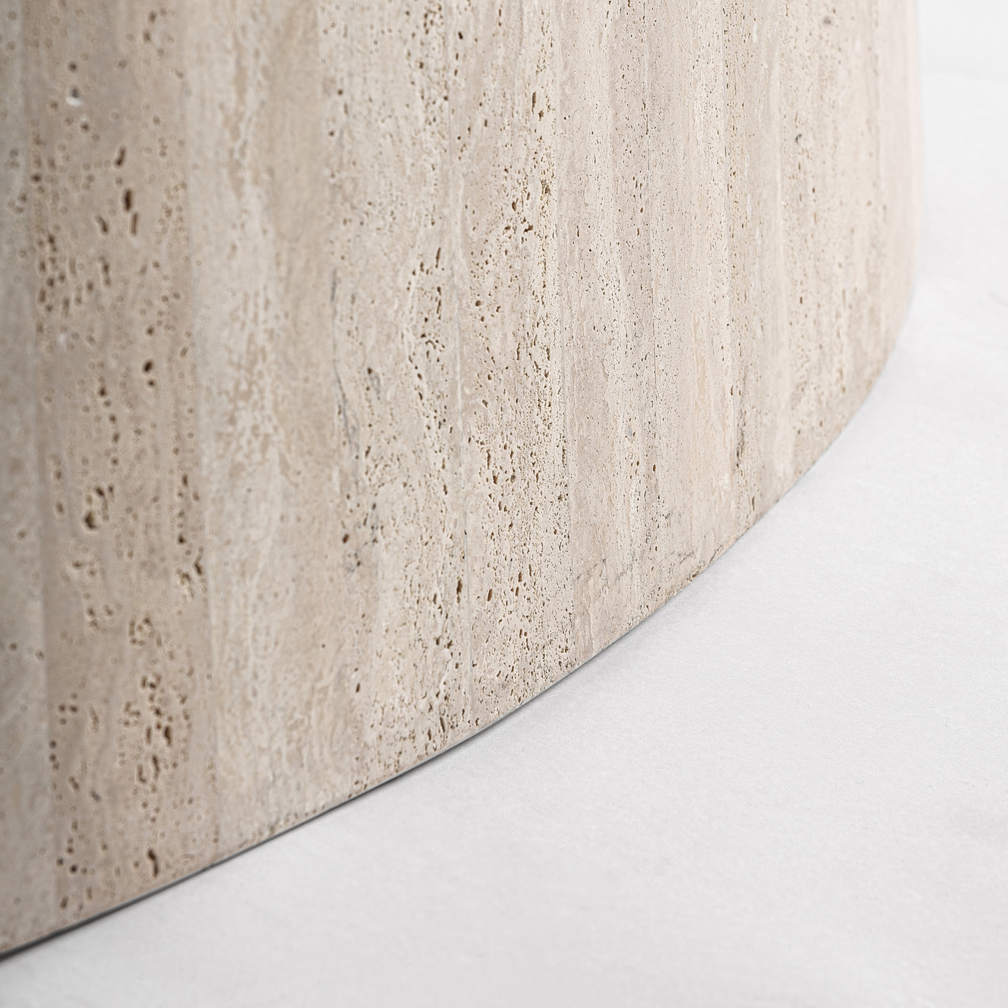 Eettafel travertine ovaal lichtbruin Omaran 220x100x78 cm