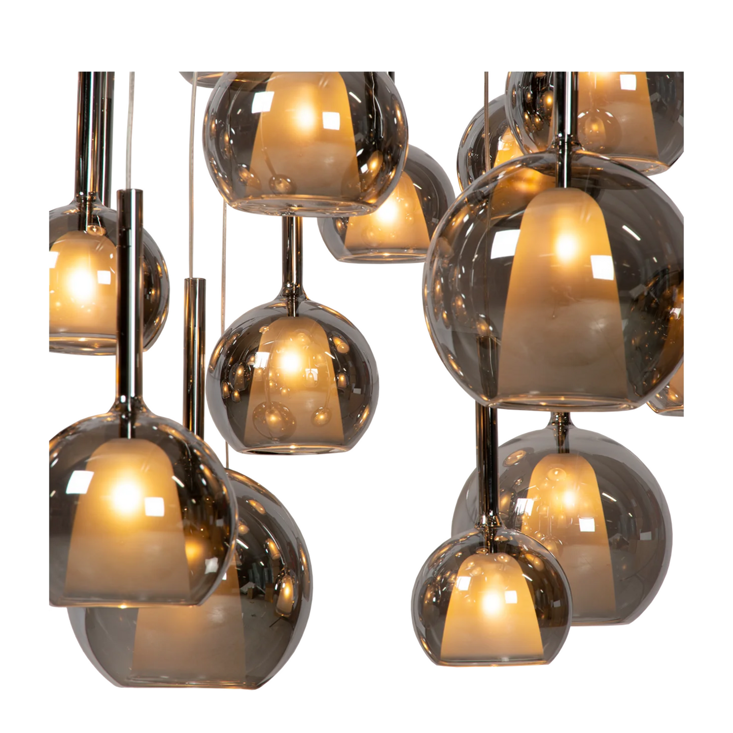Liva hanglamp 25-lichts met rookglas bollen en ronde zwarte plafondplaat – Maison Collection.