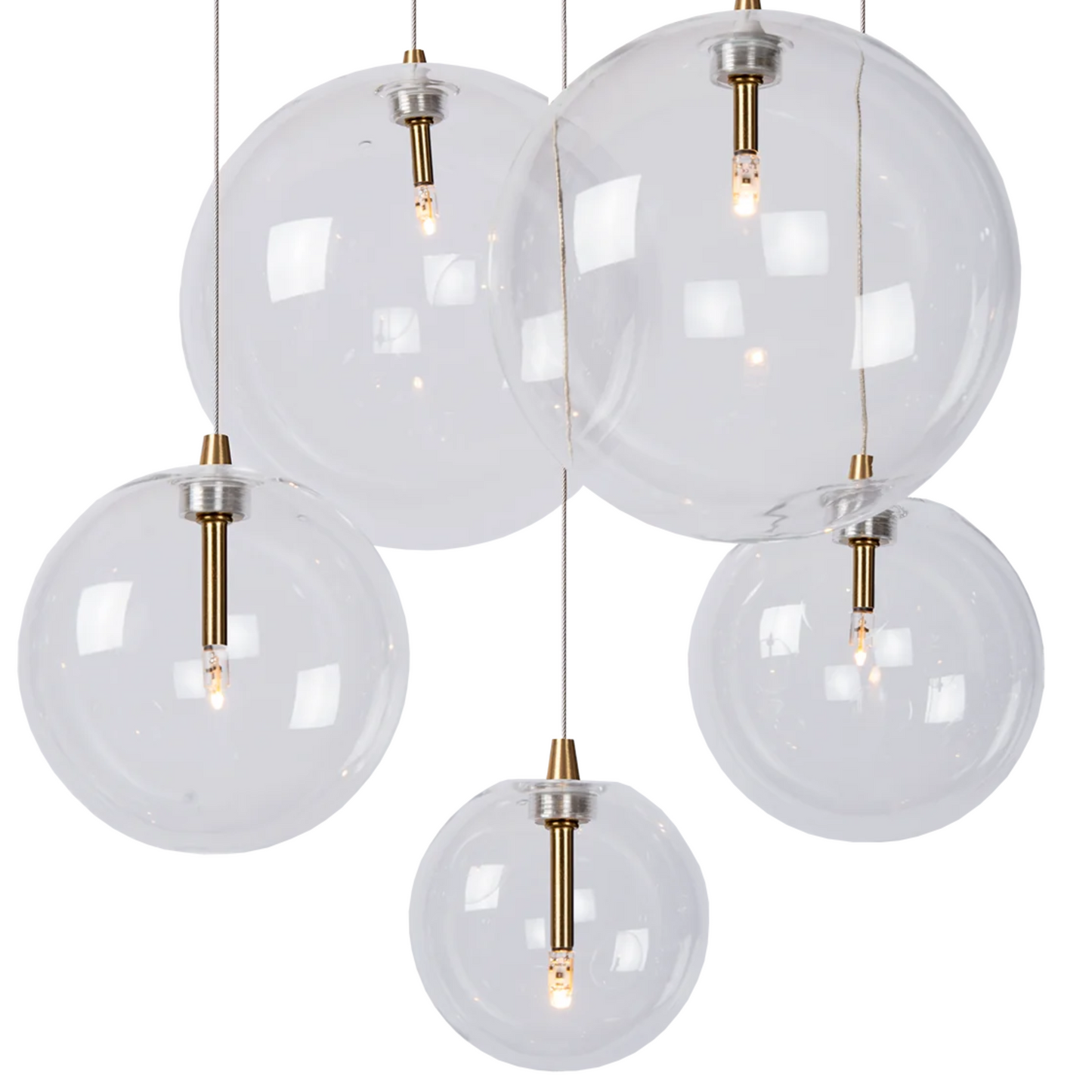 Novi 5 hanglamp met goudbronzen plafondplaat en vijf glazen bollen.