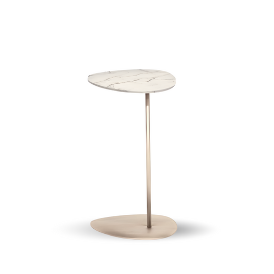 Bijzettafel Noura met organisch blad in marmer of keramiek en metalen frame – luxe side table op maat