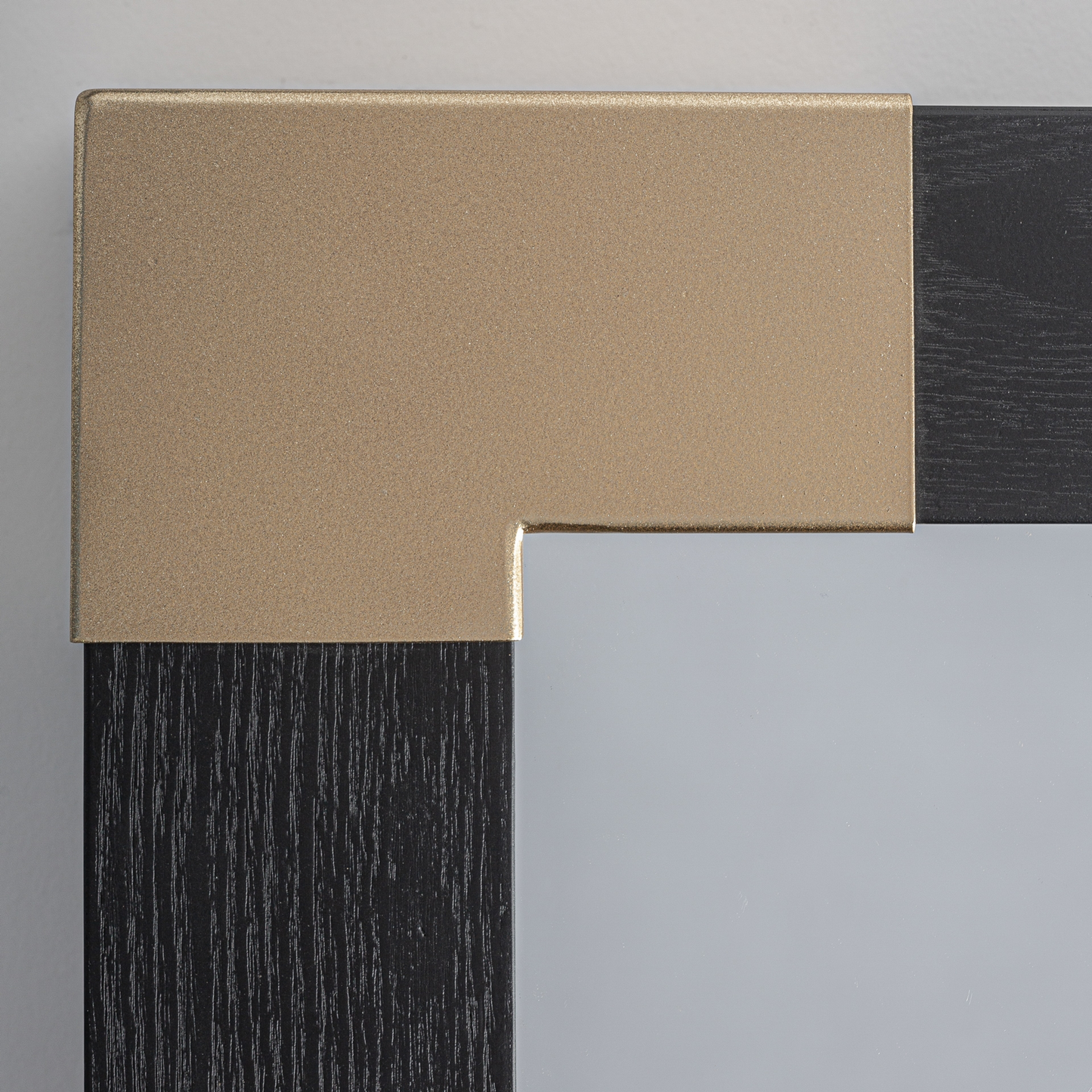 Vierkante hangspiegel Nesla zwart essenhout | goud 140x11x140 cm