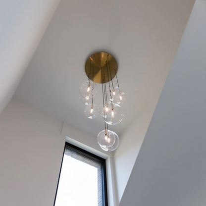 Novi 9 hanglamp met glazen bollen, antiek bronzen plafondplaat en G4 fitting.
