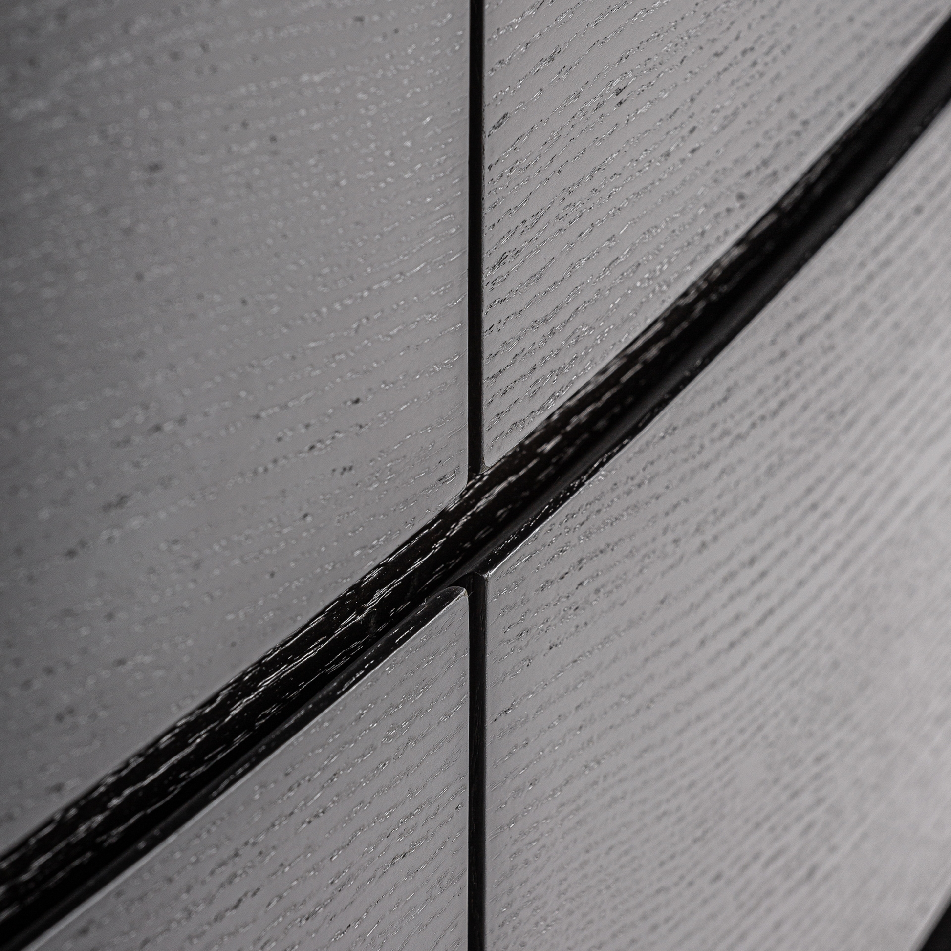 Dressoir Lioren in zwart hout met wit gesinterd steen blad, modern contemporary design met zes lades – Maison Collection.