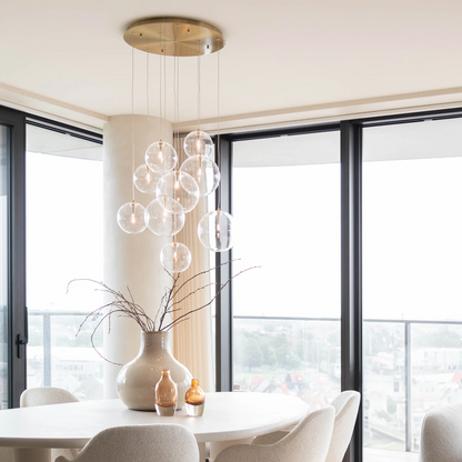 Novi 9 hanglamp met glazen bollen, antiek bronzen plafondplaat en G4 fitting.